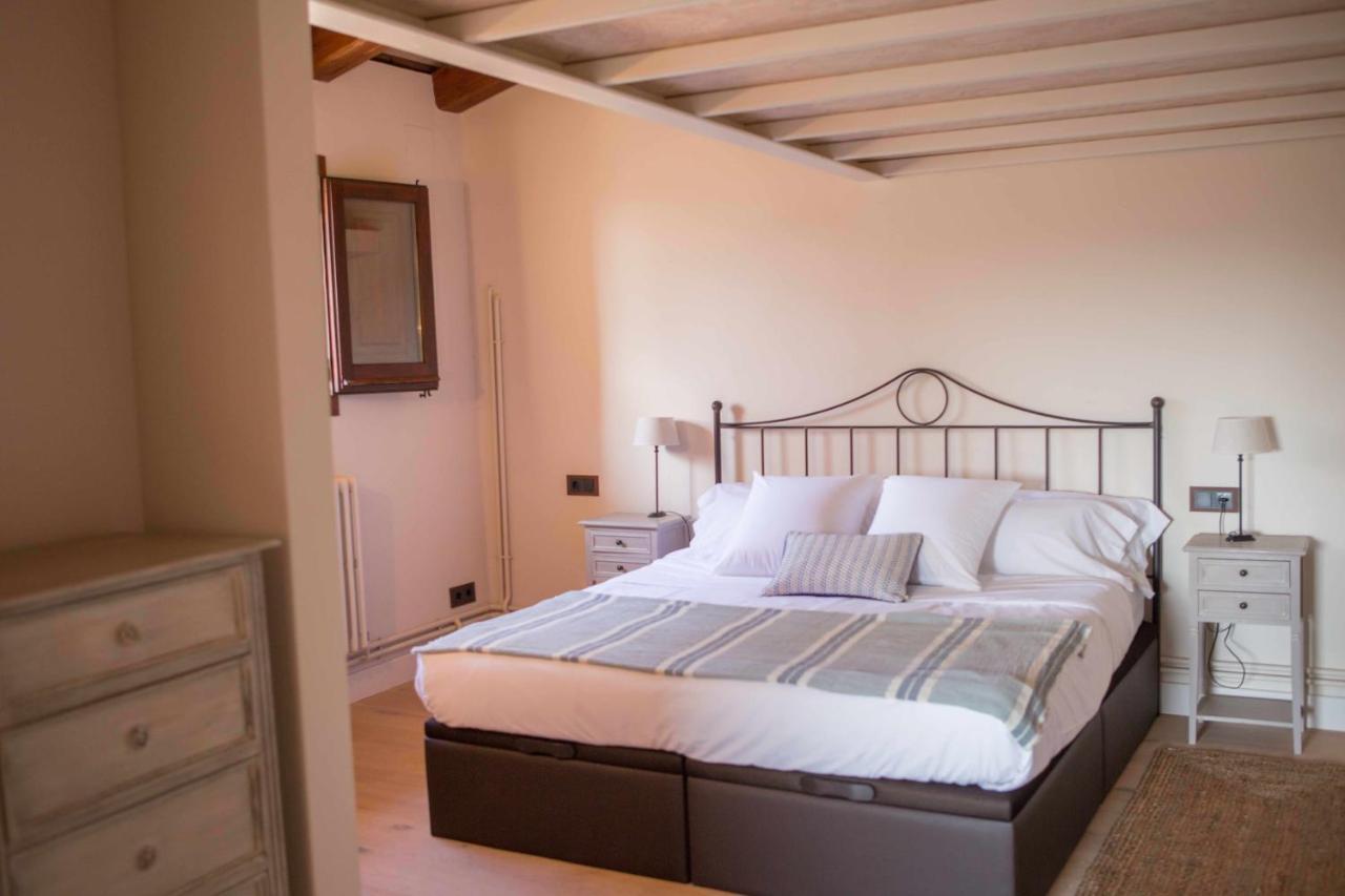 Casa Rural Masia Les Apieres El Pla de Manlleu Екстериор снимка